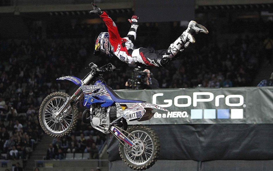 XGames. Ο γάλλος αναβάτης Thomas Pages κάνει επίδειξη των ικανοτήτων του στον τελικό του «XGames», στη Βαρκελώνη. Τη διοργάνωση κέρδισε ο Ισπανός Edgar Torronteras.