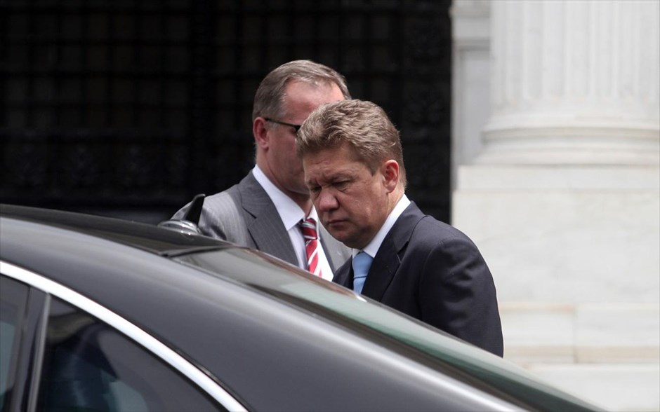 Ο αντιπρόεδρος της Gazprom στο Μαξίμου. Ο αντιπρόεδρος της Gazprom Αλεξέι Μίλερ εξέρχεται από το Μέγαρο Μαξίμου. Ο κ. Μίλερ συναντήθηκε σήμερα με τον πρωθυπουργό Αντώνη Σαμαρά με κύριο θέμα συζήτησης τη συνεχιζόμενη διαπραγμάτευση για την αγορά της ΔΕΠΑ από την Gazprom .