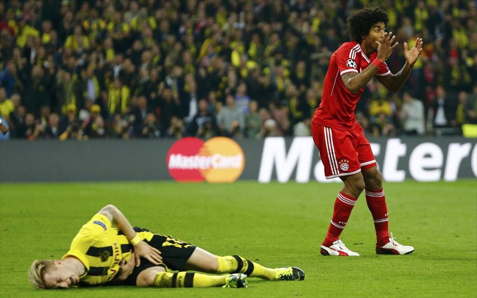Τελικός Champions League: Εικόνες από τον αγώνα #47. Το μαρκάρισμα του Ντάντε στον Μάρκο Ρόις και το πέναλτι που δόθηκε στη Μπορούσια Ντόρτμουντ.