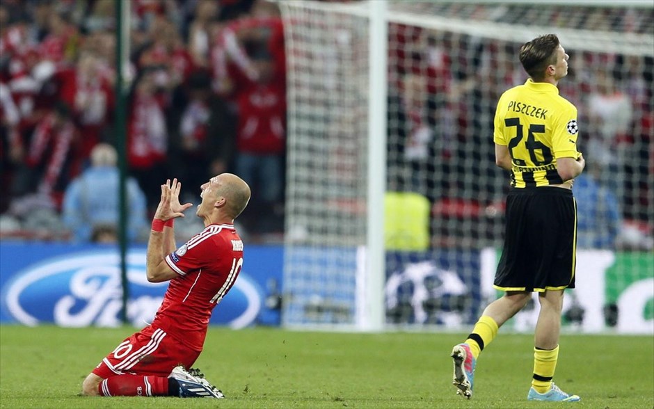 Τελικός Champions League: Εικόνες από τον αγώνα #67. Ο «χρυσός» σκόρερ της Μπάγερν Μονάχου πανηγυρίζει τη νίκη επί της Μπορούσια Ντόρτμουντ με 2-1 και την κατάκτηση του Chmapions League.