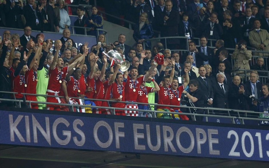 Τελικός Champions League: Πανηγυρισμοί και απονομή #13. Οι παίκτες της Μπάγερν Μονάχου με πρωτεργάτη τον αρχηγό της ομάδας, Φίλιπ Λαμ, πανηγυρίζουν την κατάκτηση του Champions League.