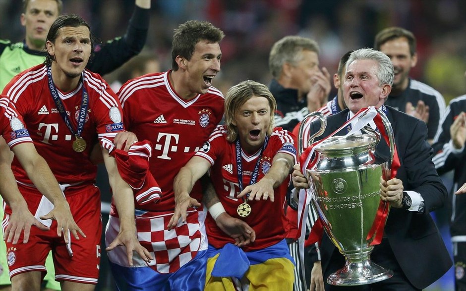 Τελικός Champions League: Πανηγυρισμοί και απονομή #28. Ο προπονητής της Μπάγερν Μονάχου Γιουπ Χάινκες πανηγυρίζει με τους παίκτες ττου την κατάκτηση του Champions League.