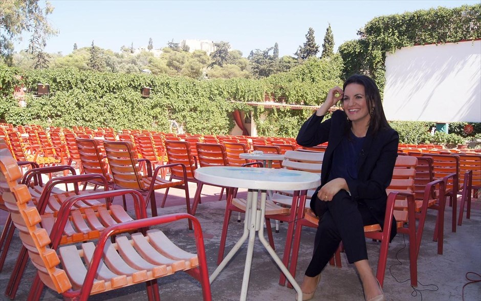Η υπ. Τουρισμού στο θερινό σινεμά «Θησείον». Η υπουργός Τουρισμού, Όλγα Κεφαλογιάννη, επισκέφτηκε το θερινό σινεμά ΘΗΣΕΙΟΝ, το οποίο έχει αναδειχθεί από το CNNgo ως το 1ο ανάμεσα στα 10 καλύτερα σινεμά του κόσμου. Ο λόγος της επίσκεψής της ήταν μια συνέντευξη που παραχώρησε σε γνωστή τηλεοπτική εκπομπή, σχετικά με το Φεστιβάλ Θερινού Κινηματογράφου, το οποίο στηρίζει ο ΕΟΤ, αλλά και με αφορμή την πρεμιέρα της ταινίας Before Midnight, η οποία γυρίστηκε εξ