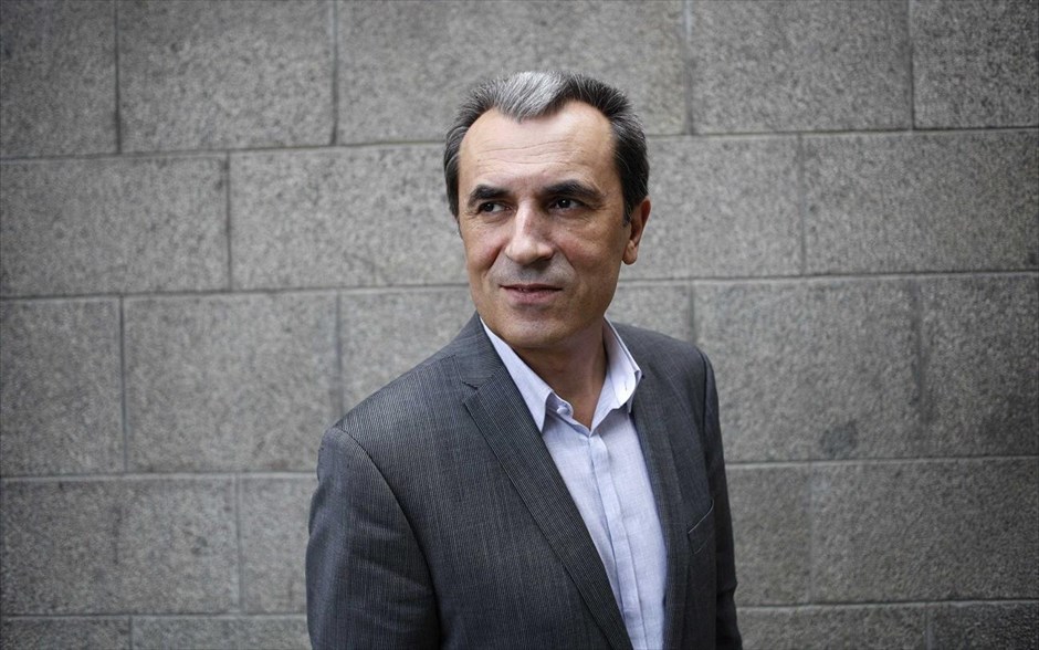 Ο Πλάμεν Ορεσάρσκι πρωθυπουργός της Βουλγαρίας. Με 120 ψήφους υπέρ και 97 κατά, η βουλγαρική Βουλή εξέλεξε σήμερα τον Πλάμεν Βασίλεφ Ορεσάρσκι νέο πρωθυπουργό της χώρας. Υπέρ ψήφισαν οι βουλευτές του Βουλγαρικού Σοσιαλιστικού Κόμματος (ΒΣΚ) και του «Κινήματος Δικαιωμάτων και Ελευθεριών» (ΚΔΕ). Τον κ. Ορεσάρσκι καταψήφισαν οι βουλευτές του μέχρι πρόσφατα κυβερνώντος κόμματος GERB, ενώ οι 23 βουλευτές του εθνικιστικού κόμματος «Ατάκα» δήλωσαν αποχή. (φωτογραφία αρχείου, 26/5/2013)