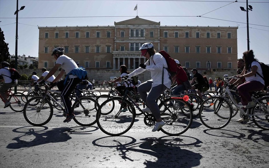 Γιατροί του Κόσμου: Ποδηλατοδρομία κατά της ρατσιστικής βίας. Ποδηλατοδρομία από το κέντρο της Αθήνας μέχρι τον Φλοίσβο διοργανώνουν σήμερα οι Γιατροί του Κόσμου, στα πλαίσια στήριξης του προγράμματος «Enough!/Αρκετά!» που υλοποιούν σε συνεργασία με το Ελληνικό Συμβούλιο για τους Πρόσφυγες
