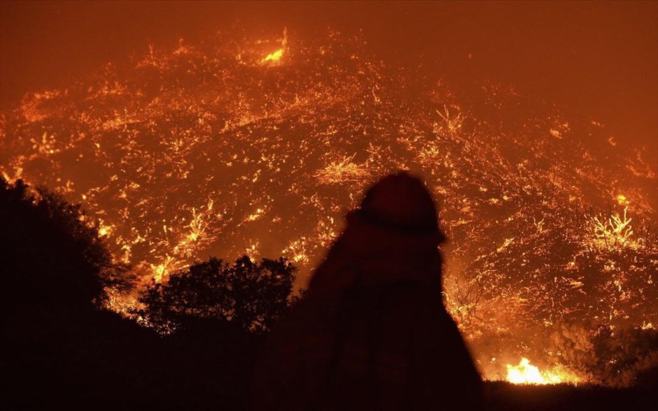 Μαίνεται η πυρκαγιά στην Καλιφόρνια #32. Περίπου 700 κατοικίες στις περιοχές Λέικ Ελίζαμπεθ και Λέικ Χιουζ έχουν εκκενωθεί.