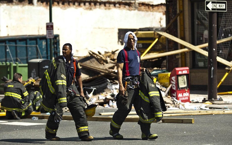 Κατάρρευση κτηρίου στην Πενσιλβάνια #9. Οι άνθρωποι του Πυροσβεστικού Σώματος κατέφθασαν στον τόπο του δυστυχήματος σε λιγότερο από πέντε λεπτά, αφού ο κοντινότερος σταθμός απείχε μόλις ένα οικοδομικό τετράγωνο. 