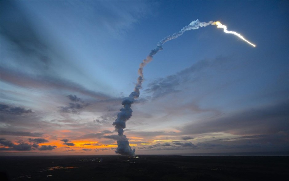 Εκτοξεύτηκε ο «Άλμπερτ Αϊνστάιν». To τέταρτο Αυτόματο Όχημα Μεταφοράς (Automated Transfer Vehicle – ATV) της Ευρωπαϊκής Διαστημικής Υπηρεσίας, εκτοξεύτηκε στο διάστημα από το Κουρού της Νέας Γουιάνα, με έναν πύραυλο Ariane 5 ES. Με το όνομα Άλμπερτ Αϊνστάιν, θα παραδώσει 2,5 τόνους προμηθειών στο Διεθνές Διαστημικό Σταθμό.