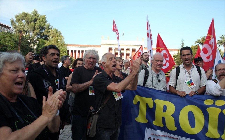 Alter Summit. Διαδηλωτές παίρνουν μέρος στη μεγάλη πανευρωπαϊκή διαδήλωση στην Αθήνα, στο πλαίσιο της εναλλακτικής συνόδου των ευρωπαϊκών κινημάτων και συνδικάτων (Alter Summit) με θέμα την αντίσταση στα μέτρα λιτότητας και στη φασιστική απειλή με σημείο συγκέντρωσης το Μουσείο και κατάληξη στο Σύνταγμα.