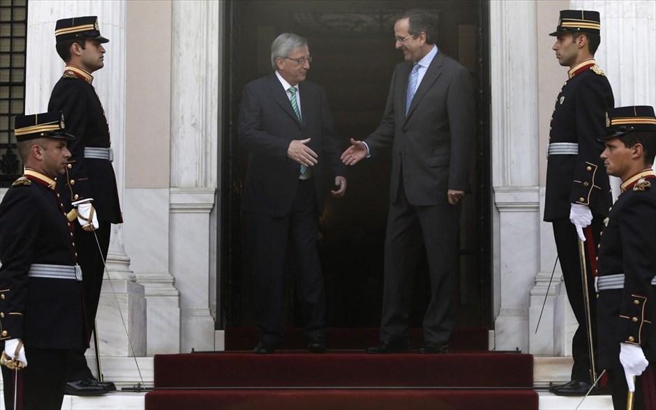 Στο Μαξίμου ο Γιούνκερ. Ο πρωθυπουργός Αντώνης Σαμαράς υποδέχεται τον πρωθυπουργό του Λουξεμβούργου Ζαν Κλοντ Γιούνκερ κατά τη συνάντηση τους στο Μέγαρο Μαξίμου.