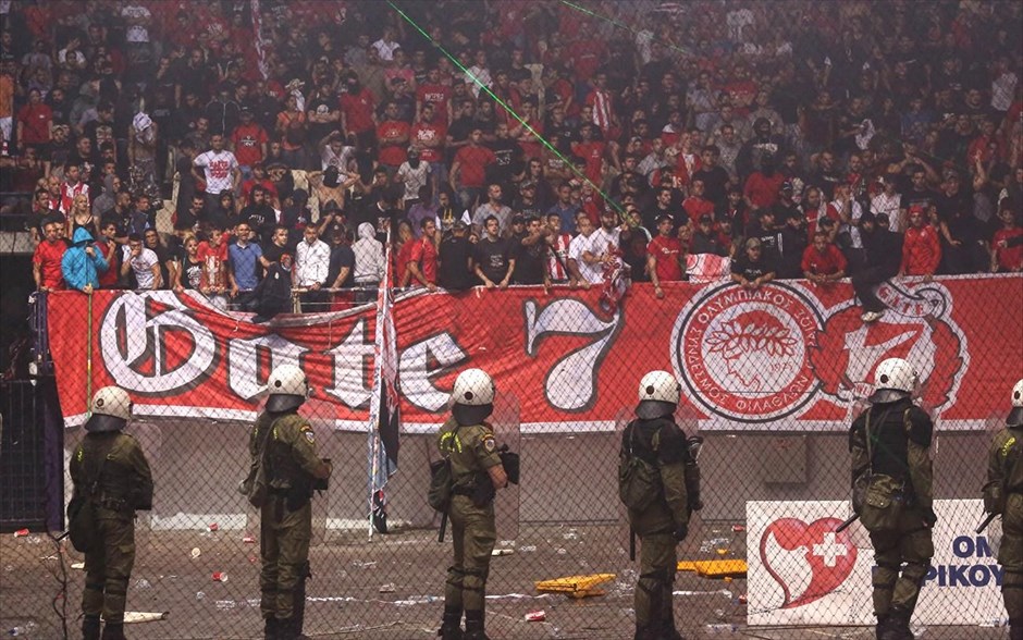 Α1 Μπάσκετ: Διακοπή στο ΣΕΦ. Ο τρίτος αγώνας της σειράς των τελικών ανάμεσα στον Ολυμπιακό και τον Παναθηναϊκό διακόπηκε 1΄27΄΄ πριν τη λήξη της αναμέτρησης.
