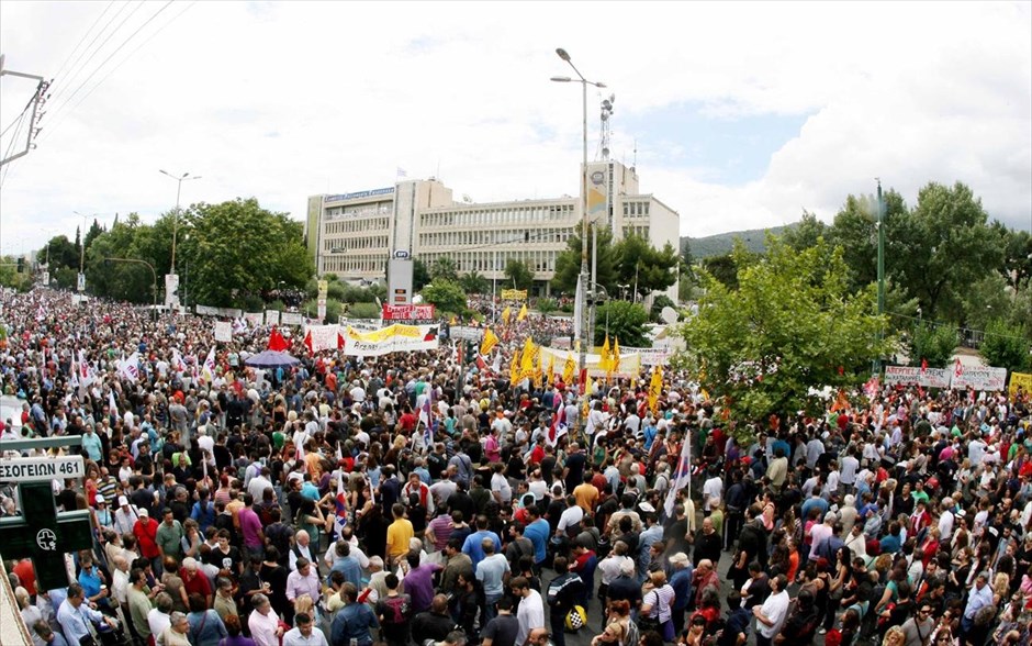 Συλλαλητήριο ΓΣΕΕ-ΑΔΕΔΥ στο ραδιομέγαρο της ΕΡΤ. Συλλαλητήριο ΓΣΕΕ-ΑΔΕΔΥ στο ραδιομέγαρο της ΕΡΤ.