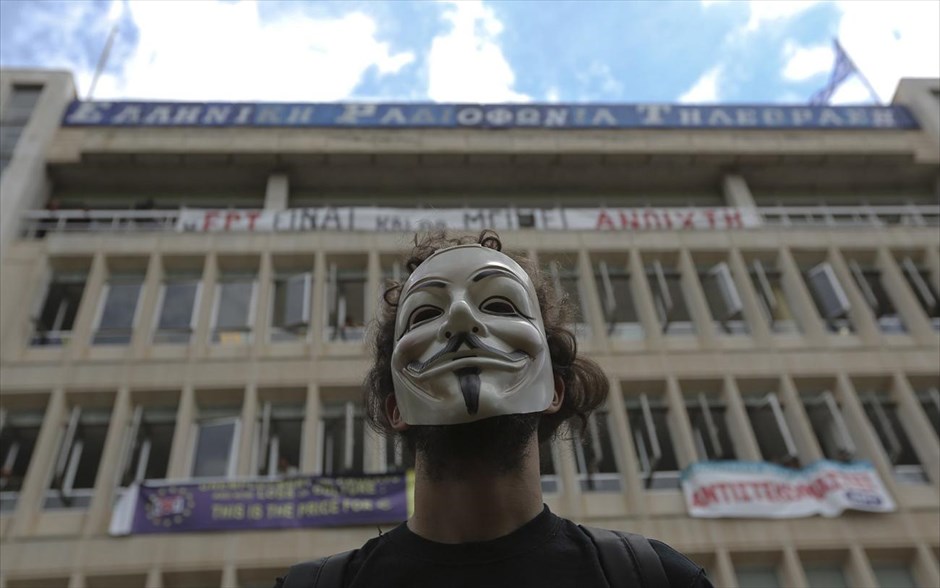 Στιγμιότυπο από τον προαύλιο χώρο στο ραδιομέγαρο της ΕΡΤ. Στιγμιότυπο από τον προαύλιο χώρο στο ραδιομέγαρο της ΕΡΤ.