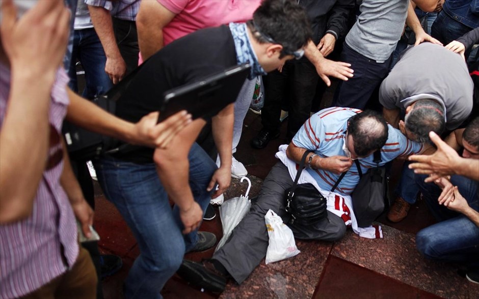Αντικυβερνητική διαδήλωση στην Άγκυρα. Με χρήση δακρυγόνων και αντλιών νερού η τουρκική αστυνομία στην Άγκυρα προσπάθησε να αποτρέψει τους &nbsp;αντικυβερνητικούς διαδηλωτές από το να πραγματοποιήσουν νέες συγκεντρώσεις.