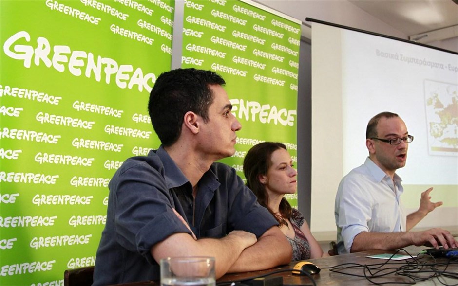 Greenpeace: Περισσότεροι από 1.200 πρόωροι θάνατοι ετησίως στην Ελλάδα από την καύση λιγνίτη. Περισσότεροι από 1.200 πρόωροι θάνατοι, ετησίως, στην Ελλάδα οφείλονται στη ρύπανση από την καύση λιγνίτη. Στο συμπέρασμα αυτό καταλήγει η έκθεση «Σιωπηλοί δολοφόνοι» που εκπόνησε το Πανεπιστήμιο της Στουτγάρδης για λογαριασμό της «Greenpeace». Η έκθεση παρουσιάστηκε σήμερα σε συνέντευξη Tύπου, ενόψει των σχεδιαζόμενων αποφάσεων της ελληνικής κυβέρνησης για την απελευθέρωση της αγοράς ενέργειας και το μέλλον της ΔΕΗ.