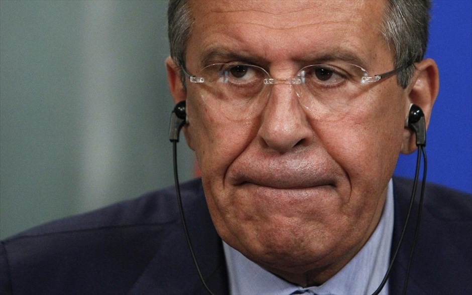 Λαβρόφ: Η Μόσχα δεν διαδραμάτισε κανέναν ρόλο στις μετακινήσεις του Σνόουντεν. Ο υπουργός Εξωτερικών της Ρωσίας Σεργκέι Λαβρόφ δήλωσε σήμερα ότι η Μόσχα δεν διαδραμάτισε κανέναν ρόλο στις προσπάθειες του Εντουαρντ Σνόουντεν να αποφύγει τη δίωξή του από τις αρχές των Ηνωμένων Πολιτειών και διευκρίνισε ότι ο καταζητούμενος δεν πέρασε τα ρωσικά σύνορα.