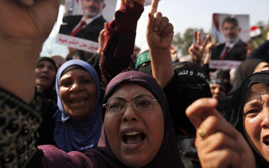 Συγκέντρωση οπαδών του Μόρσι - Αίγυπτος. Υποστηρικτές του προέδρου της Αιγύπτου, Μόρσι συμμετέχουν σε συγκέντρωση κοντά στο Κάιρο. 