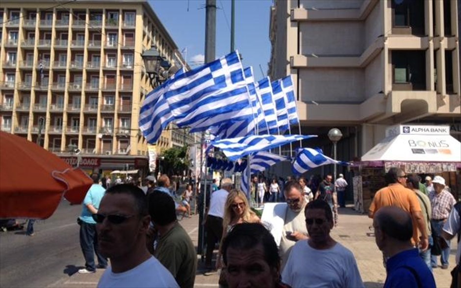 Γενική απεργία - Συλλαλητήριο ΓΣΕΕ-ΑΔΕΔΥ - Πλατεία Κλαυθμώνος. Απεργιακή συγκέντρωση της ΓΣΕΕ και της ΑΔΕΔΥ στην πλατεία Κλαυθμώνος. Bασικό αίτημα είναι να μη ψηφιστεί το πολυνομοσχέδιο, που, όπως τονίζει σε ανακοίνωσή της η ΓΣΕΕ, «αποτελεί ταφόπλακα για το σύνολο των εργαζομένων της χώρας».