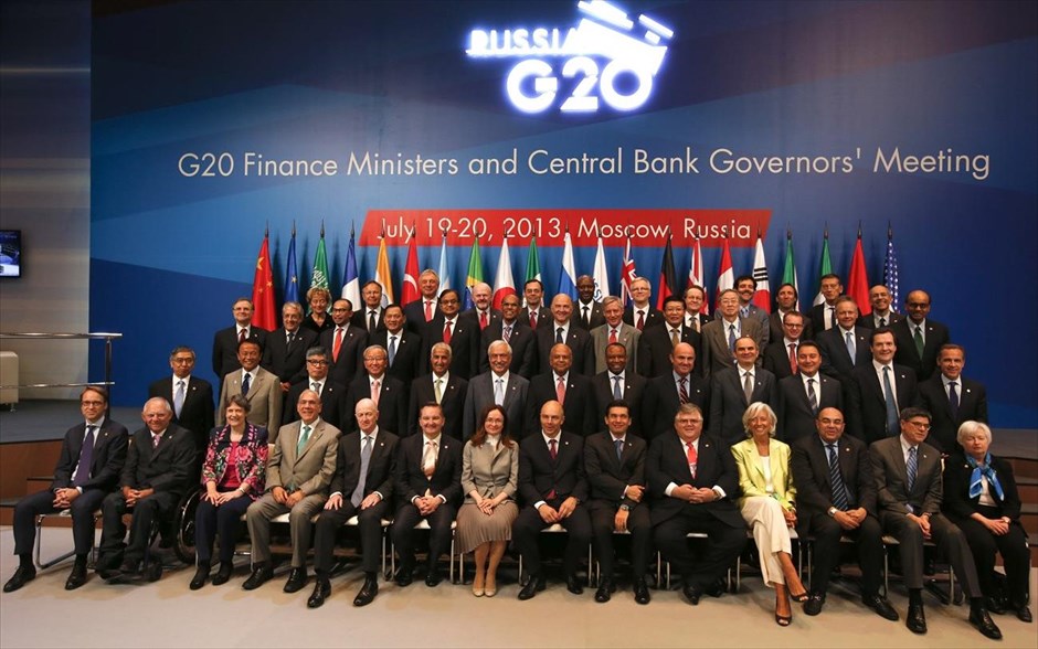 Οι υπουργοί Οικονομικών της G20 στη Μόσχα. Οι υπουργοί Οικονομικών της G20, ποζάρουν για μία «οικογενειακή» φωτογραφία, στη Μόσχα. Οι υπουργοί Οικονομικών των πλούσιων και αναδυομένων χωρών, που συναντώνται από την Παρασκευή στη Μόσχα για να προετοιμάσουν τη σύνοδο κορυφής των αρχηγών κρατών της G20 στην Αγία Πετρούπολη τον Σεπτέμβριο, δήλωσαν ότι η απασχόληση και η ανάπτυξη θα αποτελέσουν την προτεραιότητα της G20 «βραχυπρόθεσμα» απέναντι σε μια «εύθραυστη και άνιση» οικονομική ανάκαμψη.