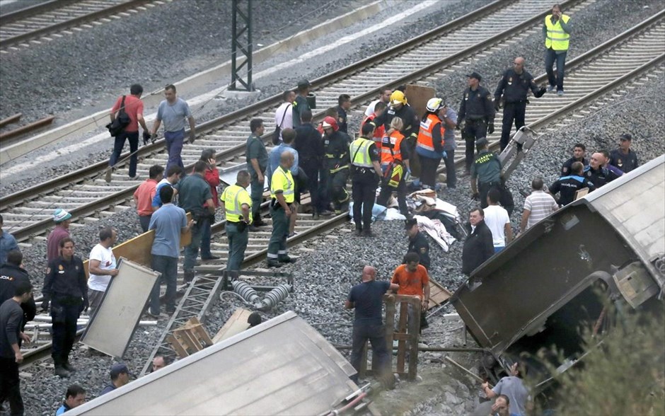 Εκτροχιασμός τρένου στην Ισπανία. Τρένο εκτροχιάστηκε κοντά στην πόλη Σαντιάγο ντε Κομποστέλα, στη Γαλικία της βορειοανατολικής Ισπανίας.