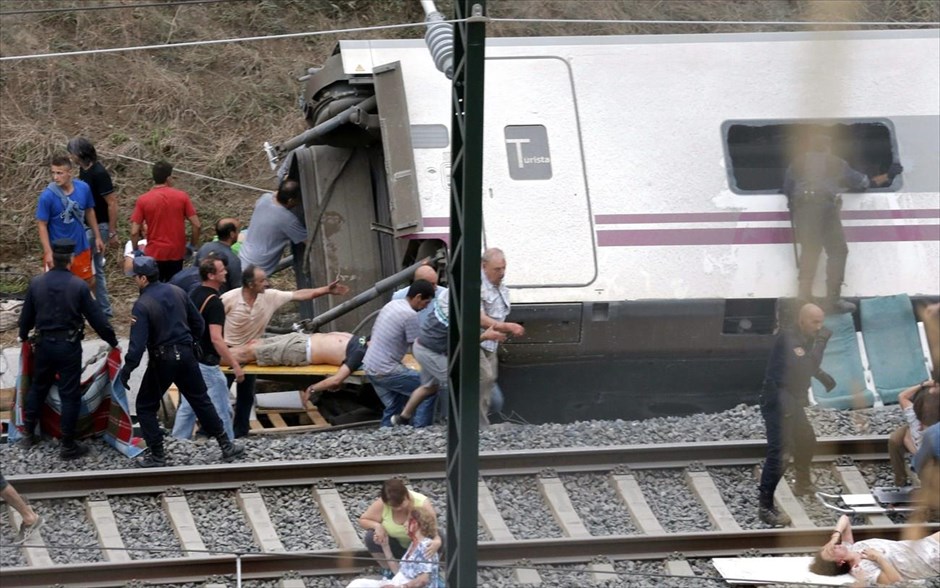 Εκτροχιασμός τρένου στην Ισπανία. Τα αίτια του δυστυχήματος παραμένουν ακόμη αδιευκρίνιστα, ανέφερε εκπρόσωπος των σιδηροδρόμων.