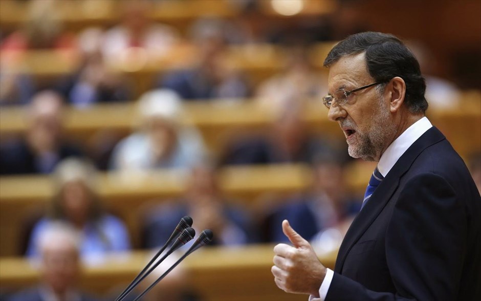 O ισπανός πρωθυπουργός Μαριάνο Ραχόι στο ισπανικό κοινοβούλιο. «Η υπόθεση Μπάρθενας δεν θα με εμποδίσει να κυβερνήσω», διεμήνυσε ο ισπανός πρωθυπουργός Μαριάνο Ραχόι, μιλώντας σήμερα στο ισπανικό κοινοβούλιο. Ο Ραχόι απέκλεισε την περίπτωση να παραιτηθεί δηλώνοντας ότι η υπόθεση Μπάρθενας δεν τον εμπόδισε, ούτε θα τον εμποδίσει να κυβερνήσει: «Τίποτε σε σχέση με το θέμα αυτό δεν με εμπόδισε ούτε θα με εμποδίσει να κυβερνήσω. Τίποτε από αυτά δεν αγγίζει, περιορίζει ή επηρεάζει το πρόγραμμα της κυβέρνησης», υπογράμμισε κατά την παρέμβασή του στο κονοβούλιο.