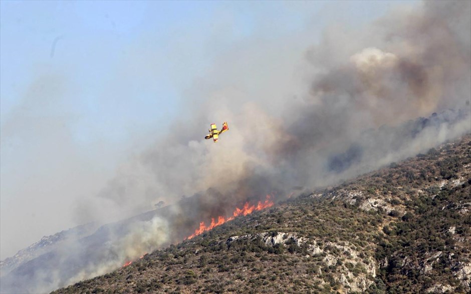 Πυρκαγιά στο Μαρκόπουλο. Φωτιά μαίνεται στο Μαρκόπουλο στην περιοχή Χεροβούνι.