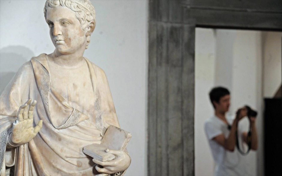 Φλωρεντία: Έρευνες για ζημιά σε άγαλμα. Έρευνα διενεργείται για τη ζημιά που προκάλεσε αμερικανός τουρίστας στο άγαλμα της Παρθένου του γλύπτη Τζιοβάνι ντ