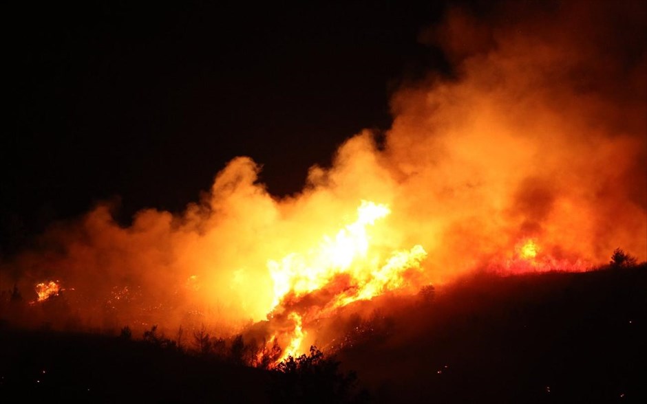 Πυρκαγιά στην περιοχή Μπάλα Αχαΐας. Πυρκαγιά σε χαμηλή βλάστηση ξέσπασε την Παρασκευή στην περιοχή Μπάλα Αχαΐας.