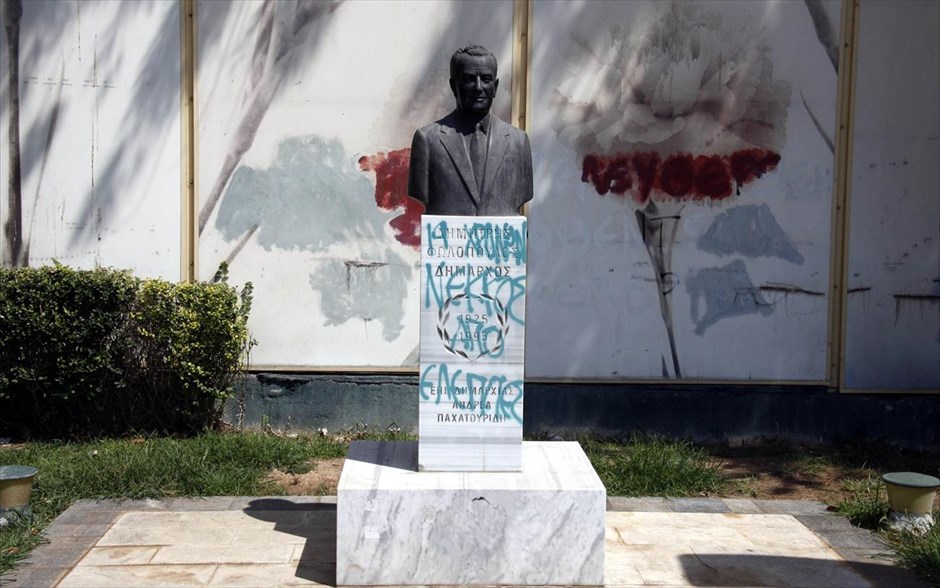 Διαμαρτυρία για το θάνατο 19χρονου. Η πορεία ξεκίνησε από την πλατεία Δημαρχείου και κατέληξε στο νεκροταφείο, όπου κηδεύεται ο 19χρονος.