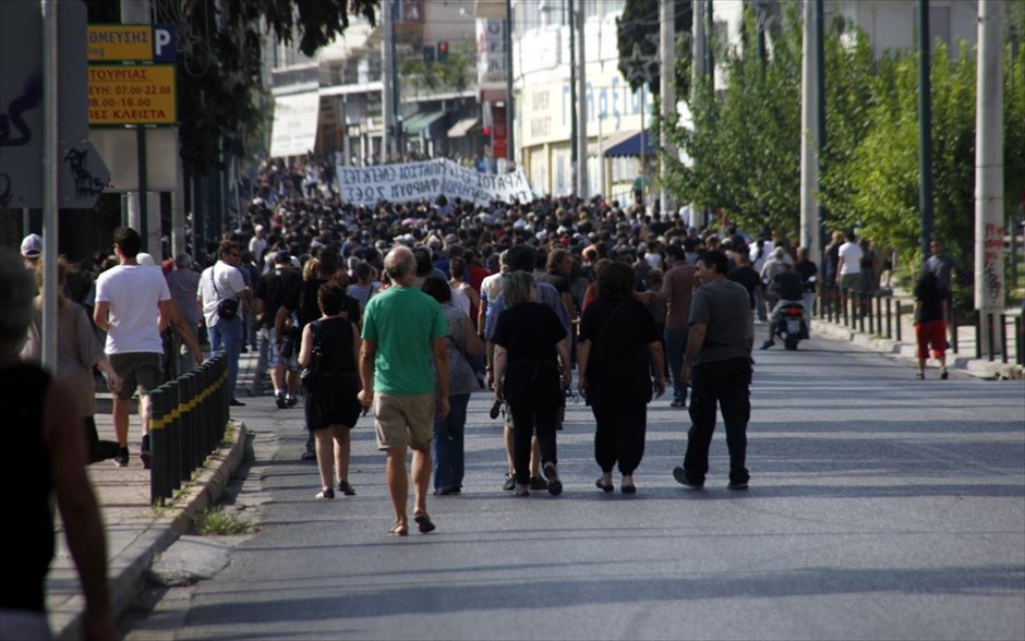 Διαμαρτυρία για το θάνατο 19χρονου. Διαμαρτυρία πολιτών&nbsp; στο Περιστέρι για τον θάνατο του 19χρονου Θανάση Καναούτη.