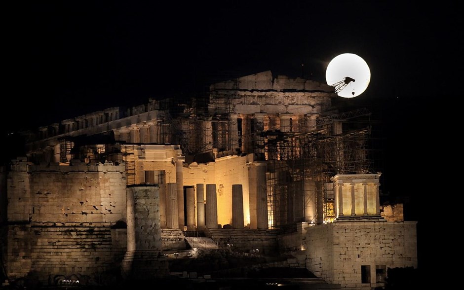 Αυγουστιάτικη πανσέληνος. Αθήνα.