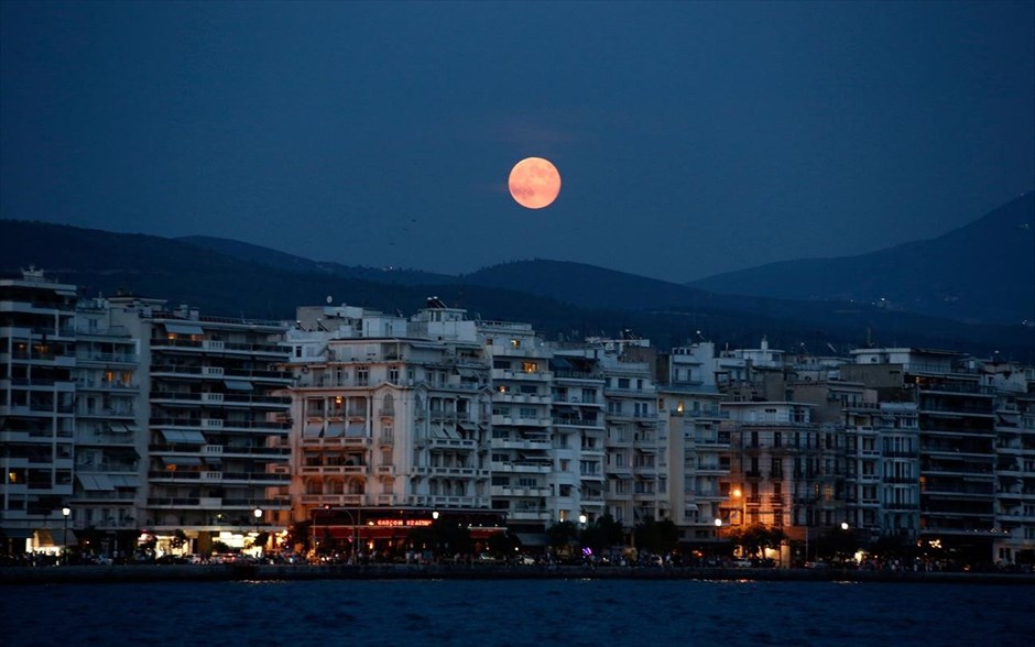 Υπό το φως της αυγουστιάτικης πανσελήνου - Θεσσαλονίκη. Θεσσαλονίκη.