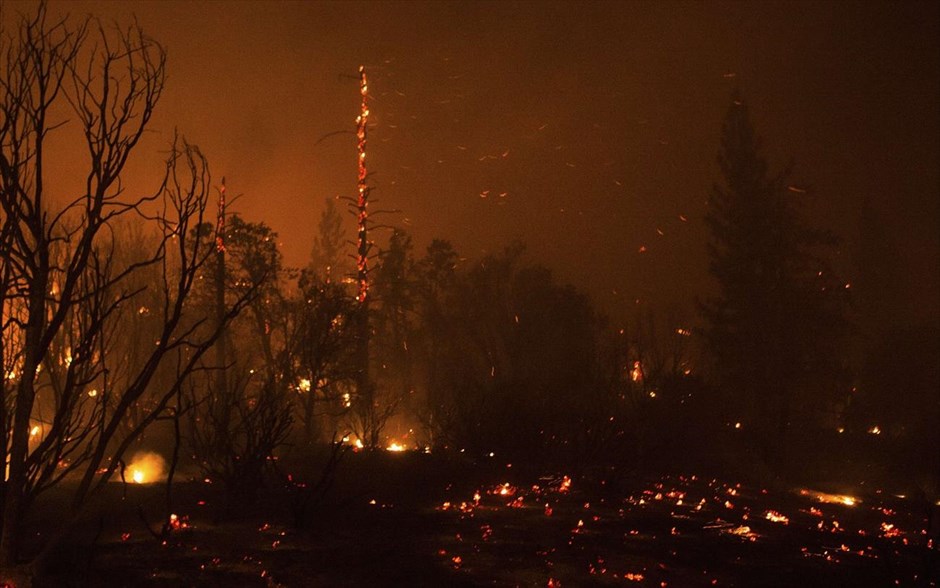 Πυρκαγιά στην Καλιφόρνια. Ολοένα και μεγαλύτερες διαστάσεις λαμβάνει η τεράστια πυρκαγιά που μαίνεται εδώ και δέκα ημέρες στο Εθνικό Πάρκο Γιοσέμιτι στην Καλιφόρνια. Η πυρκαγιά ξεκίνησε στις 17 Αυγούστου, ονομάστηκε "Rim Fire" και είναι η 13η σε μέγεθος καταστροφική πυρκαγιά που γνώρισε η Καλιφόρνια από το 1932.