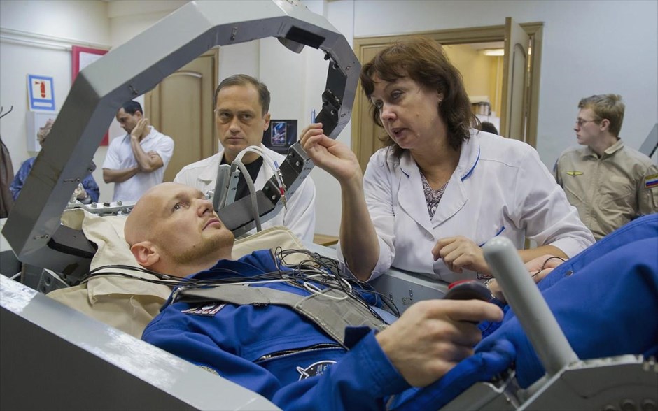 Μόσχα: Εκπαίδευση αστροναύτη. Ο αστροναύτης του Ευρωπαϊκού Οργανισμού Διαστήματος (ESA) Αλεξάντερ Γκερστ ετοιμάζεται για εξάσκηση στο διαστημικό κέντρο Star City.