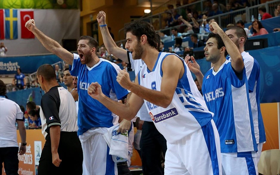Ευρωμπάσκετ: Ελλάδα - Ρωσία 80-71. Τη δεύτερη νίκη της σε ισάριθμα ματς του Δ΄ ομίλου του Ευρωμπάσκετ της Σλοβενίας πήρε η Ελλάδα, η οποία επικράτησε της Ρωσίας με 80-71.