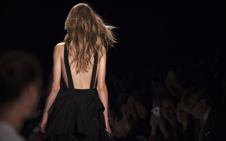 Εβδομάδα Μόδας στη Νέα Υόρκη - BCBG Max Azria. Μοντέλο παρουσιάζει δημιουργία από την συλλογή&nbsp; BCBG Max Azria Ανοιξη/Καλοκαίρι 2014, στην Εβδομάδα Μόδας της Νέας Υόρκης.