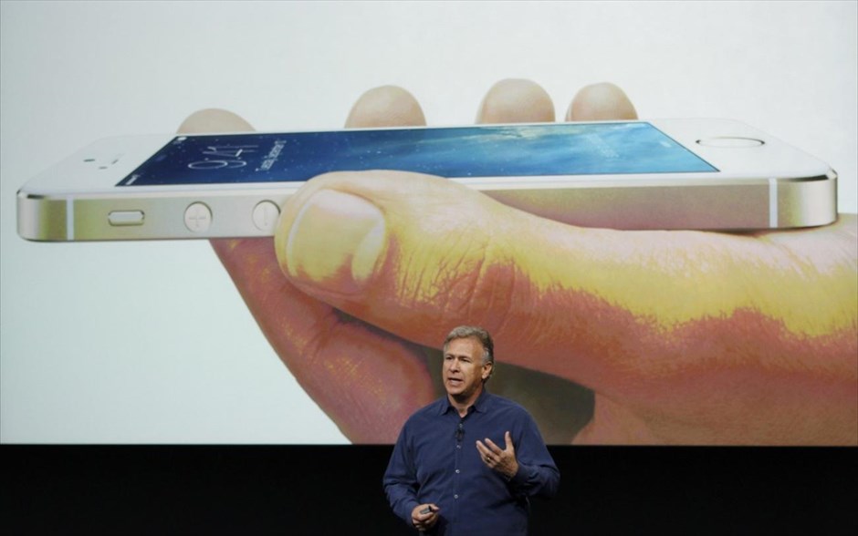 IPhone 5S - Apple. Ο Φιλ Σίλερ, αντιπρόεδρος του τμήματος Worldwide Marketing της Apple, μιλά για το νέο iPhone 5S.
 