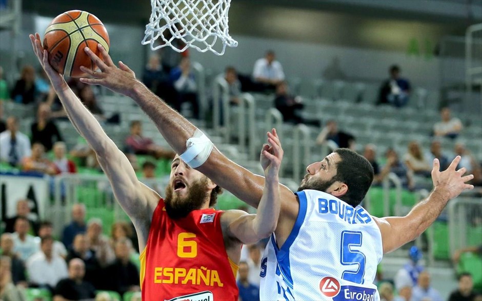 Ευρωμπάσκετ 2013: Ελλάδα - Ισπανία 79-75. Ο Γιάννης Μπουρούσης αντιμέτωπος με τον Σέρτζιο Ροντρίγκεζ.