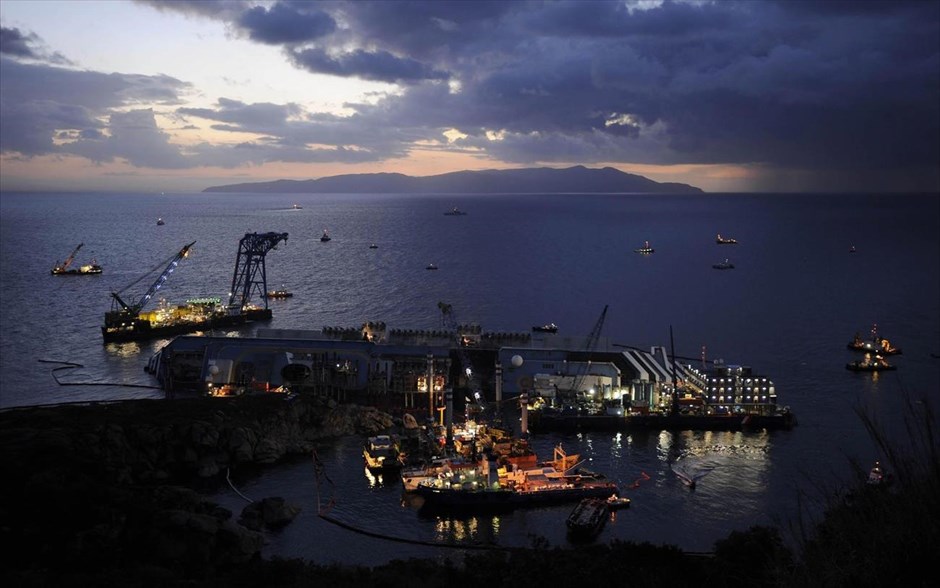 Επιχείρηση ανέλκυσης του Costa Concordia 8. Η Titan Micoperi, η ιταλο-αμερικανική κοινοπραξία που έχει αναλάβει το έργο της ανέλκυσης, ανακοίνωσε ότι το κόστος θα ξεπεράσει τα 600 εκατομμύρια ευρώ.