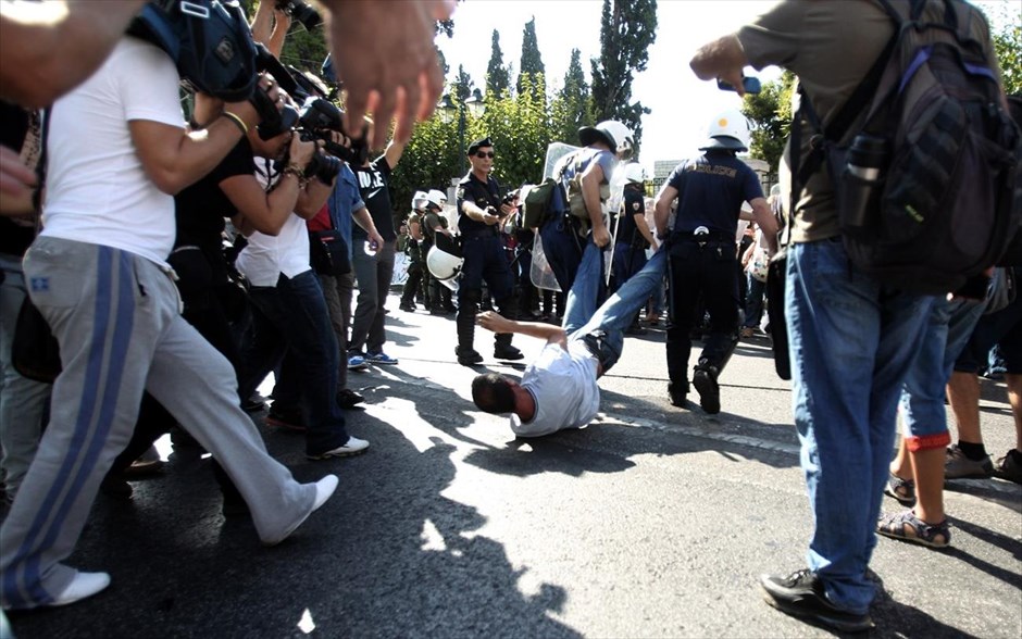 Επέμβαση της αστυνομίας στο υπουργείο Διοικητικής Μεταρρύθμισης. 
