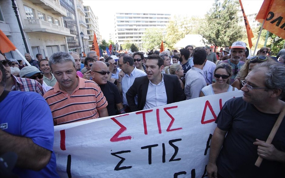 Τσίπρας - Πορεία ΑΔΕΔΥ - Σύνταγμα. Ο πρόεδρος του ΣΥΡΙΖΑ, Αλέξης Τσίπρας στο Σύνταγμα.