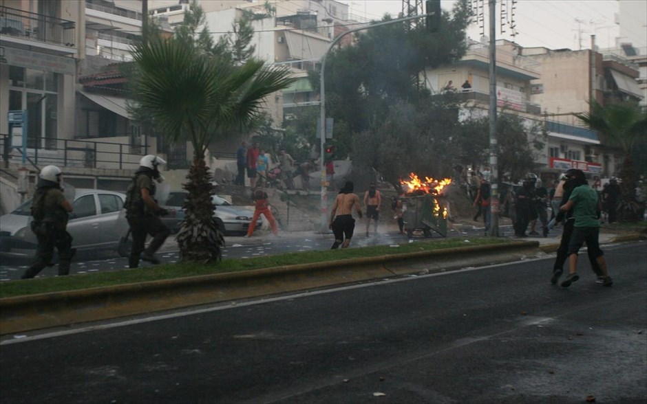 Αντιφασιστική συγκέντρωση στην Αμφιάλη - επεισόδια #12. Στιγμιότυπο από τα επεισόδια στην Αμφιάλη.