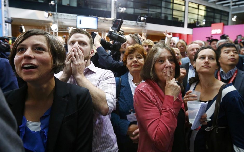 Γερμανικές Εκλογές - SPD - exit poll - απογοήτευση. Απογοήτευση στις τάξεις των σοσιαλδημοκρατών μετά την ανακοίνωση των αποτελεσμάτων του πρώτου exit poll.