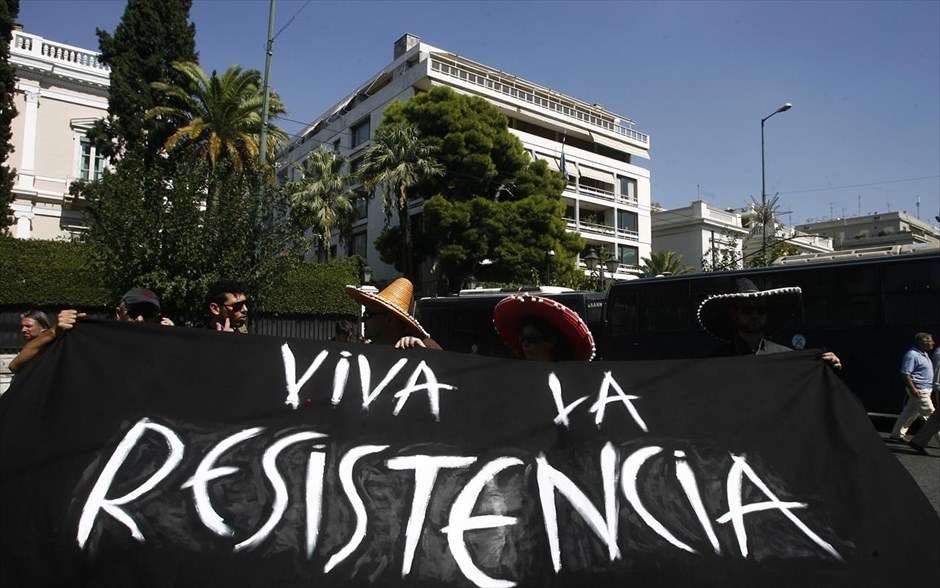 Απεργιακές συγκεντρώσεις στο Σύνταγμα. Συγκέντρωση και πορεία διαμαρτυρίας στο υπουργείο Διοικητικής Μεταρρύθμισης απο εργαζόμενους στον δημόσιο τομέα.