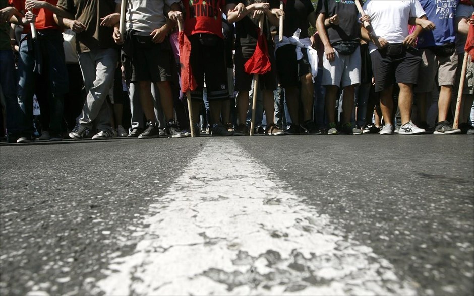 Απεργιακές συγκεντρώσεις στο Σύνταγμα. Συγκέντρωση και πορεία διαμαρτυρίας στο υπουργείο Διοικητικής Μεταρρύθμισης απο εργαζόμενους στον δημόσιο τομέα