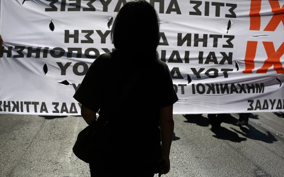 Απεργιακές συγκεντρώσεις στο Σύνταγμα. Συγκέντρωση και πορεία από τα συνδικάτα του Δημόσιου και του Ιδιωτικού τομέα.