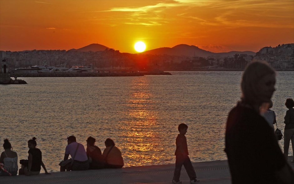 Ηλιοβασίλεμα στο Παλαιό Φάληρο. Δύση του ηλιου στο Παλαιό Φάληρο.