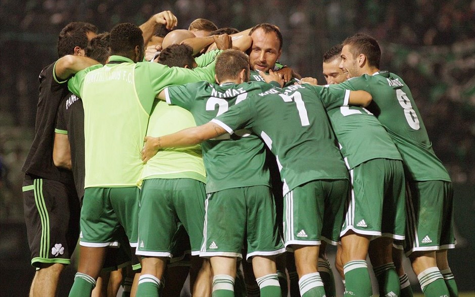 Παναθηναϊκός - Αστέρας Τρίπολης 2-1. Ο παίκτης του ΠΑΟ Μάρκους Μπέργκ πανηγυρίζει με τους συμπαίκτες του το γκολ που πέτυχε, κατά τη διάρκεια του αγώνα ΠΑΟ- Αστέρας Τρίπολης για την 6η αγωνιστική της Σούπερ Λίγκας στο Γήπεδο «Απόστολος Νικολαϊδης». Την τρίτη εφετινή του νίκη (όλες εντός έδρας) πέτυχε ο Παναθηναϊκός, που επικράτησε 2-1 του Αστέρα Τρίπολης. Για τους Αρκάδες ήταν η πρώτη εφετινή ήττα στο πρωτάθλημα.