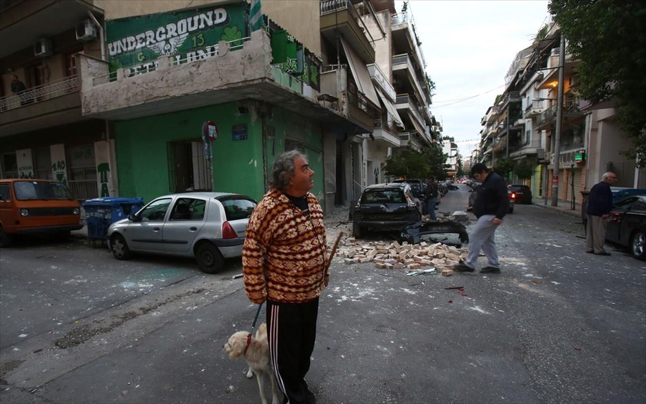 Πετράλωνα: Έκρηξη σε σύνδεσμο του ΠΑΟ 4. Έκρηξη βόμβας σε γραφεία συνδέσμου του Παναθηναϊκού στα Πετράλωνα.